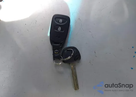 2013 Hyundai Accent Se z USA, uszkodzony, nr VIN KMHCU5AE5DU104471